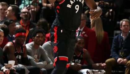 开云下载-新疆队横扫爵士，西亚卡姆统治全场