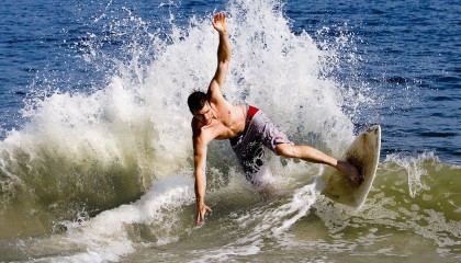 开云体育APP下载-太阳对阵广东队，拉文用节奏魔法，点燃跨洋篮球对话