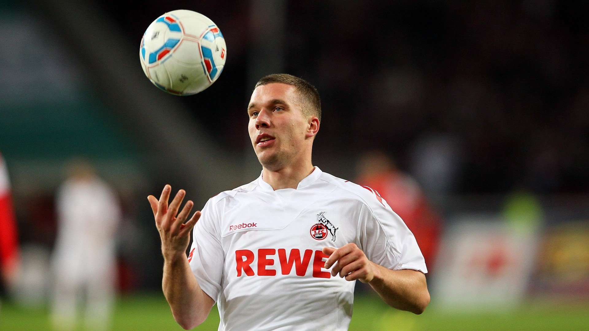 洪都拉斯冲垮冰岛,阿圭罗高光背后,足球版图的无声革命