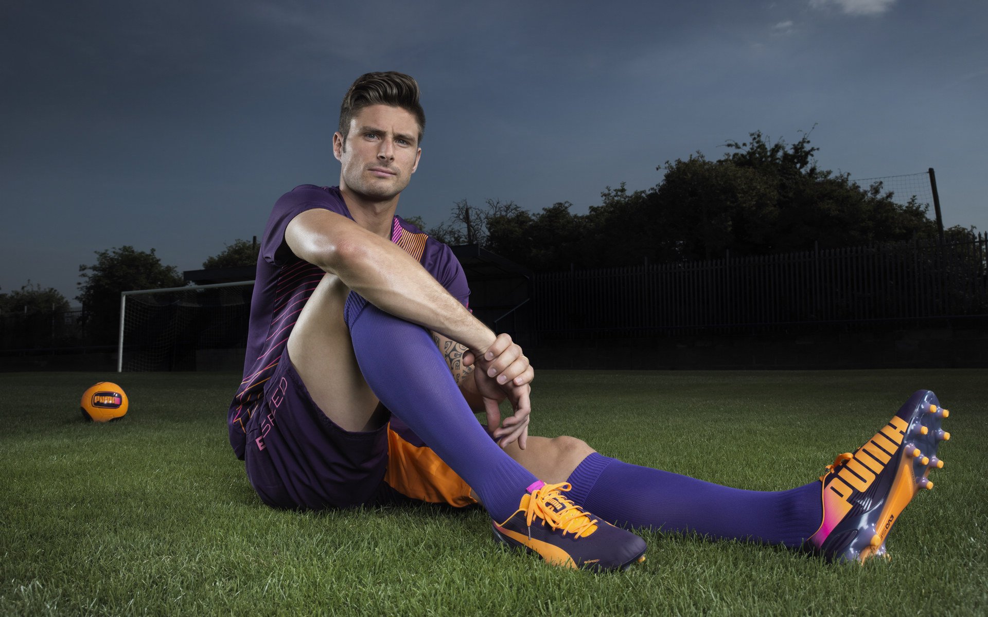 比利亚雷亚尔争冠战,萨内统治全场,黄色潜水艇碾过加纳钢铁防线