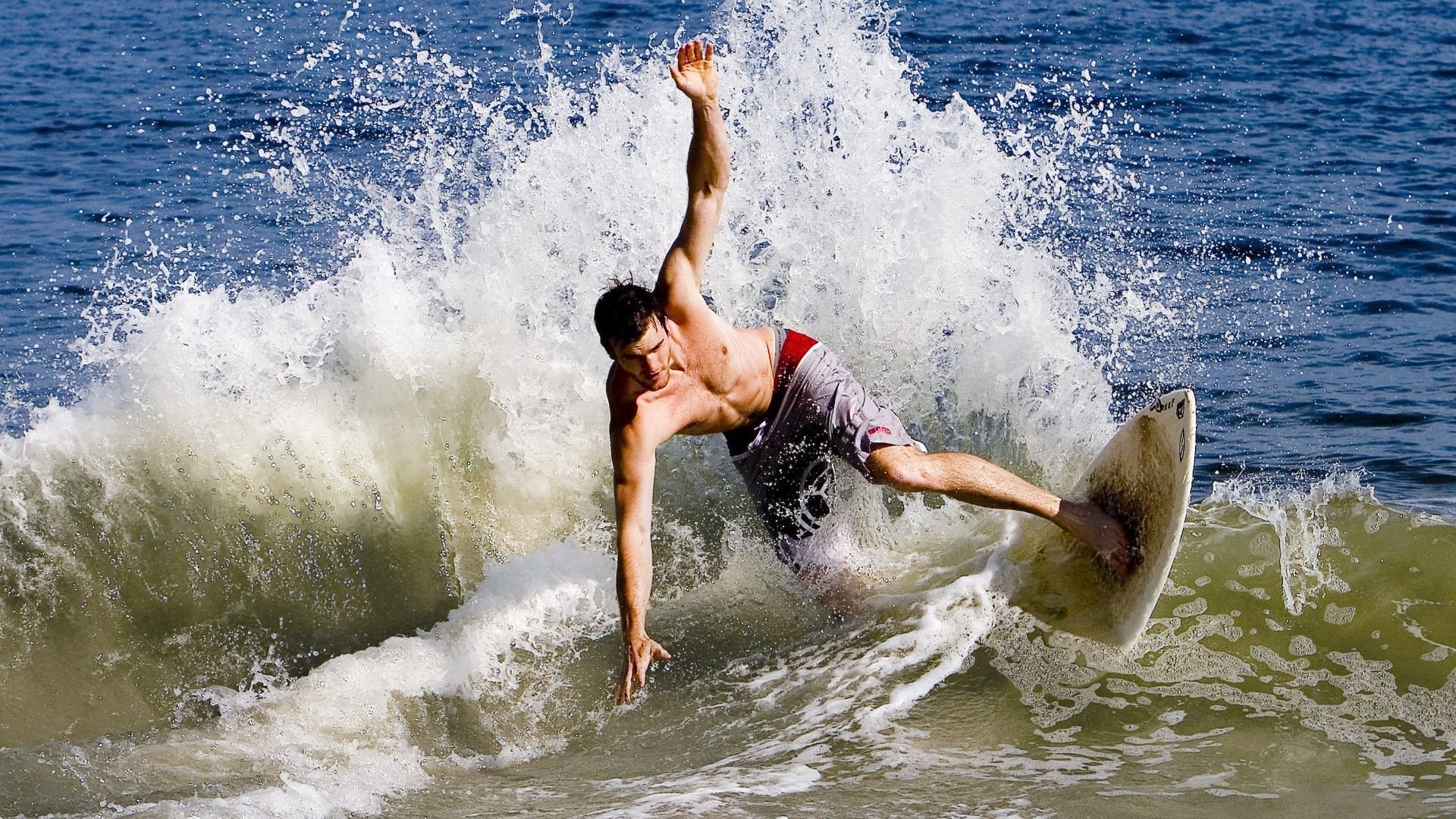 西甲国家德比之夜，福克斯关键进球定乾坤，足球如何成为西班牙的第二宪法