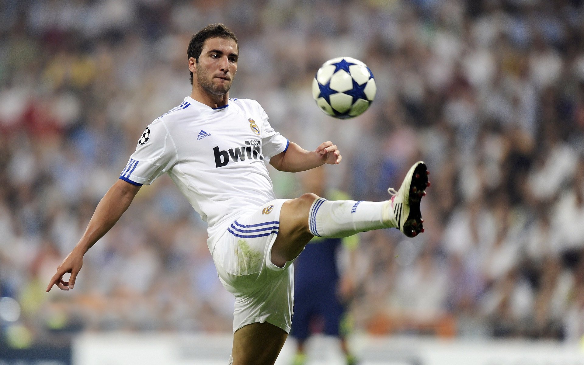 骑士火力压制掘金,恩比德数据全面爆炸,新时代的中锋革命已至